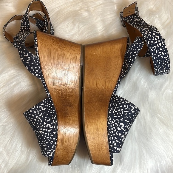 DESIGN Editions for Gap Wood Wedge Sandal - Picture 2 of 16